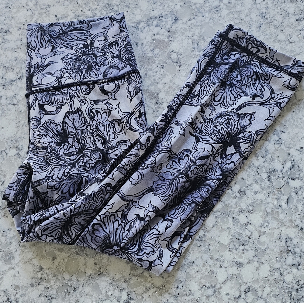 Lululemon cropped leggings